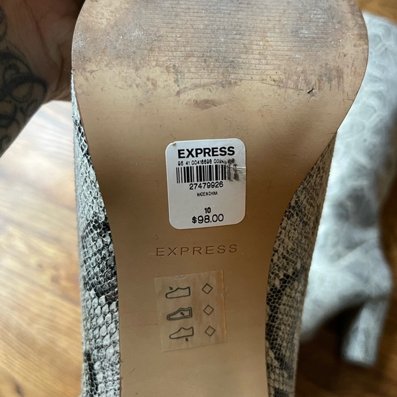 EXPRESS KNEE HEEL BOOTS FALL WORN ONCE SIZE 10 GREY SNAKE CROC TEXTURED SOLD OUT - Picture 7 of 7